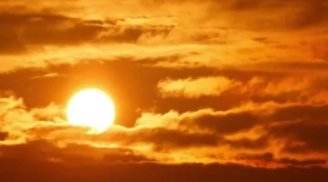 تباين في الطقس بين أمطار متفرقة شمالاً وأجواء مشمسة تعم مناطق الجنوب